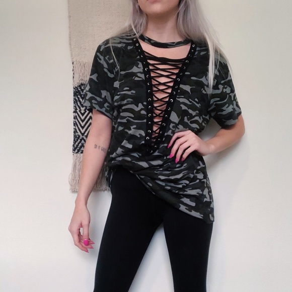 LF Lace Up Camp Tee - Picture 3 of 4